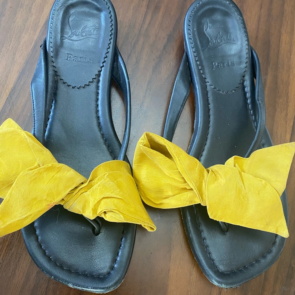 Flat sandals
